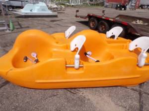 lot 12 image: Future Beach  Water Bee 400 Paddle Boat