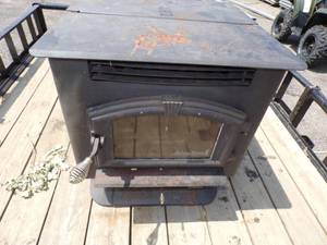lot 22 image: Pellet Stove American Harvest Model 6039