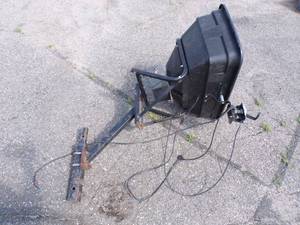 lot 8 image: Reliever Hitch 12v Seeder