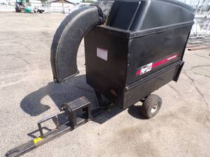 lot 10 image: Grass Catcher Trailer Needs Repair, missing Motor