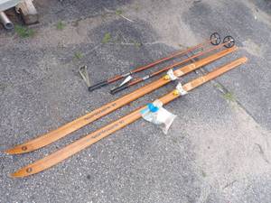 lot 46 image: Pair of Vintage Wood Cross Country Skies