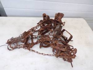 lot 57 image: 12- Traps, 5 Old Herters 1 12 Coil and 7 Old Blake and Lamp 2 Jump traps