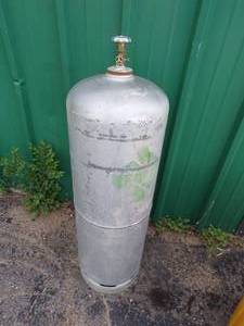 lot 64 image: 100# Propane Tank
