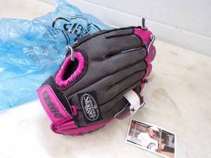 lot 100 image: Youth Baseball Glove