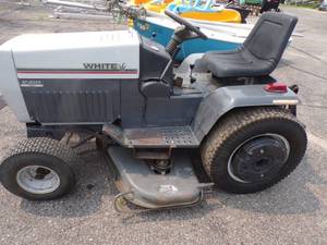 lot 81 image: White GT-2055 Mower 20 HP Hydro-static with Blade and 50 Deck