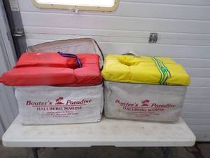 lot 101 image: 12 Life Jackets