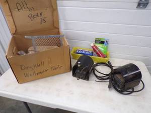 lot 104 image: 2 Foot Switches and Wall Paper Tools