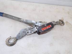 lot 120 image: Hand Winch