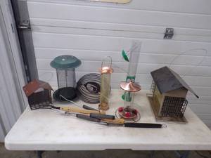 lot 129 image: Bird Feeders and Patio Supplies