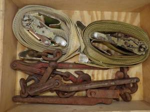 lot 135 image: 3 Chain Binders and 2 Ratchet Straps