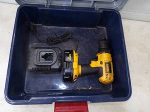 lot 138 image: DeWalt 18v Drill with Charger and Battery
