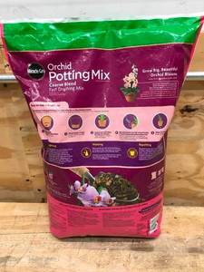 lot 68 image: Miracle-Gro Orchid Potting Mix 8 Quarts
