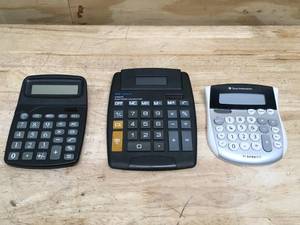 lot 95 image: Lot of 3 - Calculators