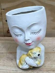 lot 123 image: Lot of 2 - Resin art pots
