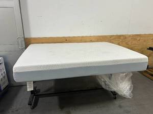 lot 105 image: ZINUS 10 Gel Essential Memory Foam Mattress- Queen