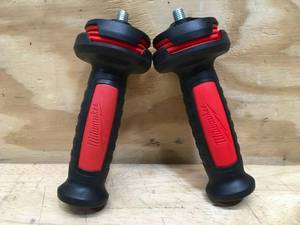 lot 150 image: Lot of 2 - Milwaukee AVS side handles Model # 42-62-0125