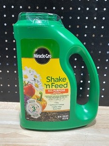 Miracle Gro Shake n Feed