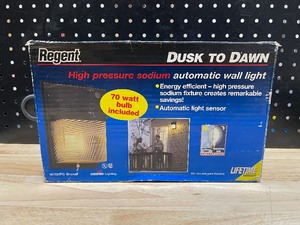 Regent Automatic Wall Light