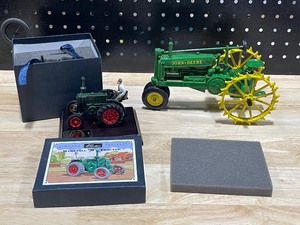 Die Cast Tractors John Deere Marshall