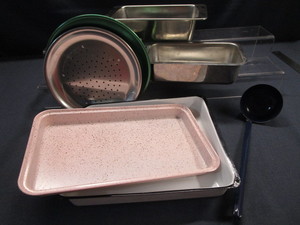 Enamel Pans, Crispers, Loaf Pans