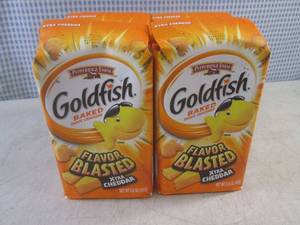 lot 256 image: (B-3) 6 Bags Goldfish Snack Crackers Past Date