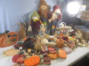 lot 11 image: (EW3) Misc Holiday Decor