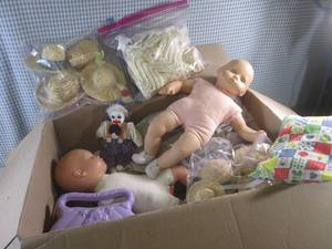 lot 18 image: (EW4) Box Full of Assorted Dolls and Accessories
