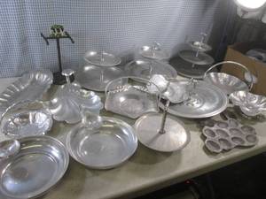 lot 20 image: (EW3) Assorted Vintage Metal Serving Etc