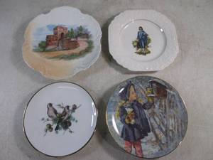 lot 27 image: (FS) Vintage Collector Plates...