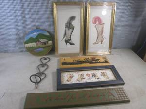 lot 33 image: (EW2) Assorted Wall Decor...