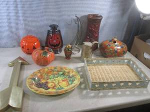 lot 35 image: (EW4) Assorted Decor...