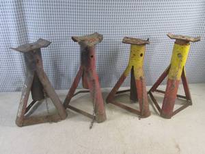 lot 58 image: (D-2) 4 Jack Stands - 3 Missing Pins