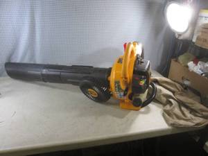 lot 61 image: (RM5) Poulan Pro BVM200C Gas Blower - Started