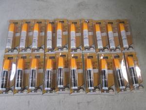 lot 98 image: (BSB) 20 Touch Up Paint For Cars - 12 Pure White  12 Pure Black