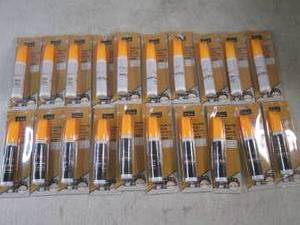 lot 100 image: (BSB) 20 Touch Up Paint For Cars - 12 Pure White  12 Pure Black