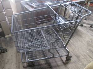 lot 185 image: (G) Grocery Cart...
