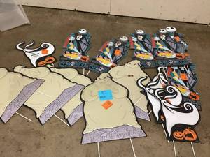 lot 48 image: Lot of Assorted Outdoor Holiday Character Signs   Customer Returns See Pictures