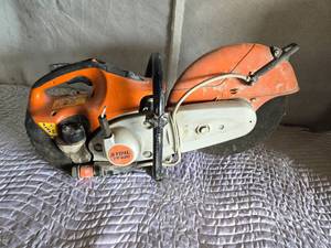 lot 401 image: Stihl TS420 Power Cut Off Maniac Saw with Extra Blades