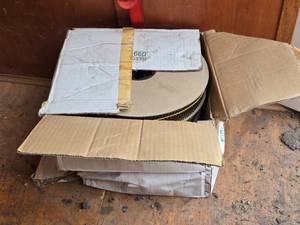 lot 413 image: Lot of 5 Rolls of 1 34 Nails