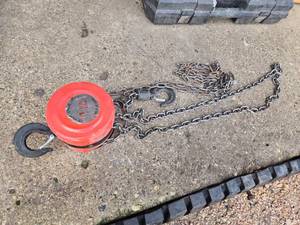 lot 416 image: 1 Ton Chain Hoist