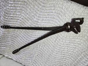 lot 427 image: Vintage Linkmaster Tire Chain Tool