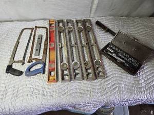 lot 444 image: Hacksaws and Levels