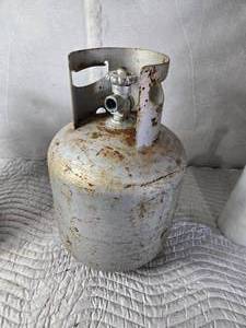lot 460 image: Small Forklift Style Propane Tank