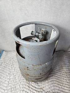 lot 462 image: Small Forklift Style Propane Tank