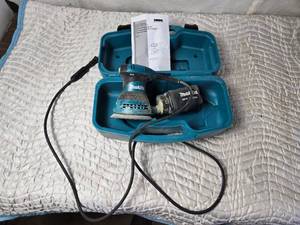 lot 379 image: Makita 5 Random Orbit Sander with Case