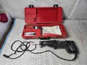 lot 376 image: Craftsman Reciprocating Saw with Case and Blades