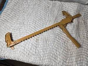 lot 364 image: Fence Stretcher
