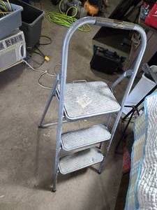 lot 363 image: Folding Step Stool