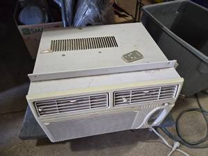 lot 353 image: 7500 BTU Window Air Conditioner with Remote