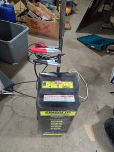 lot 336 image: Charge It by Solar 12V Battery Charger and Engine Starter
